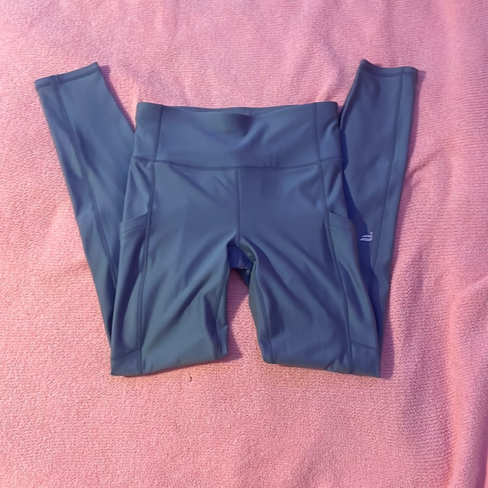 Fabletics grey leggings size small TALL  inseam is 28”